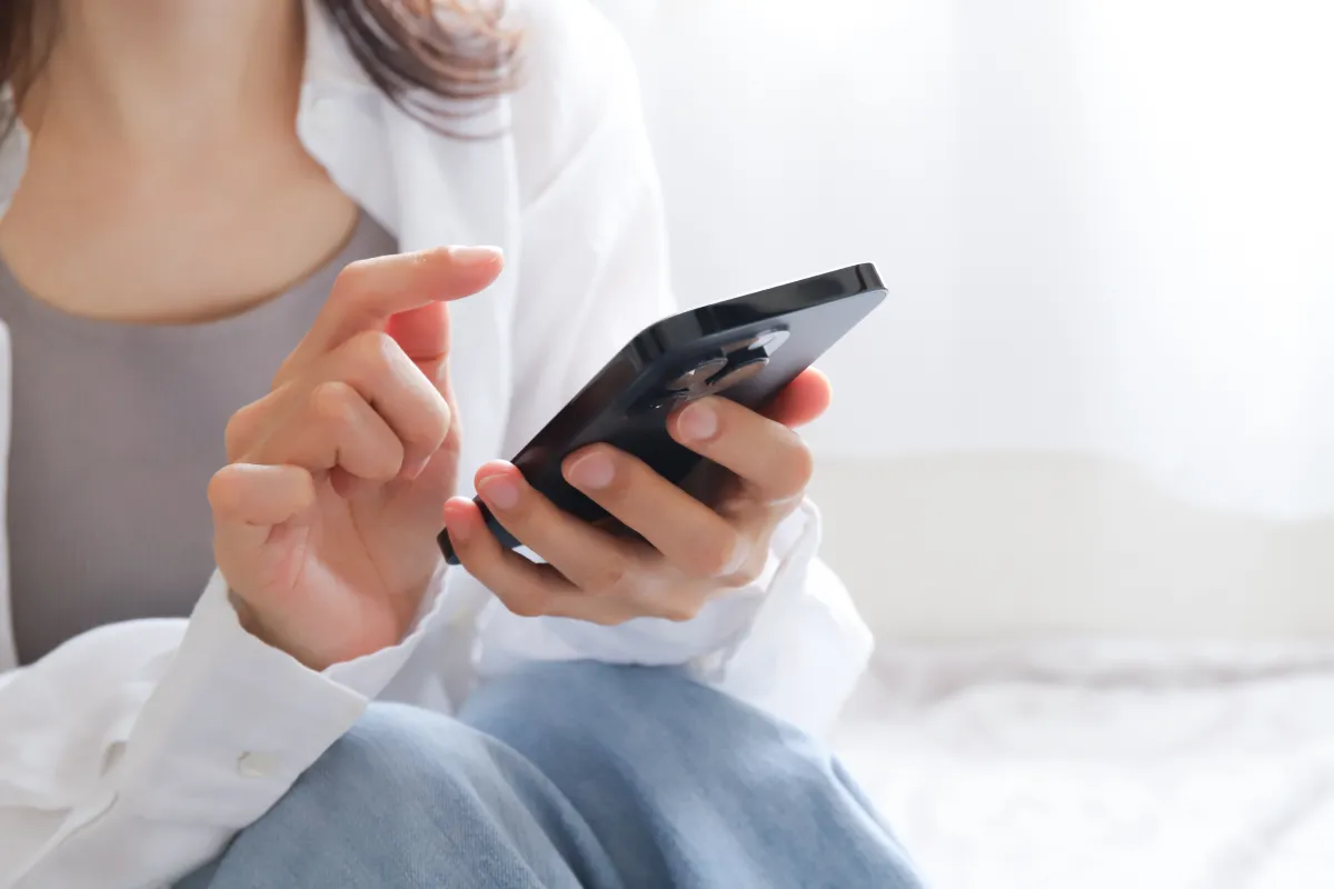 スマホで予約をとる様子